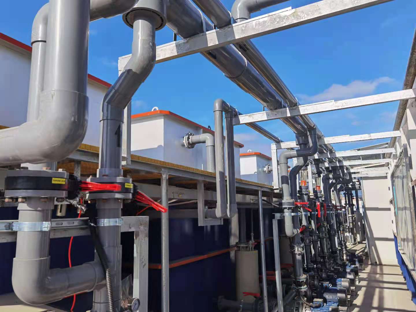 一体化现场仰拍带管 (3).jpg