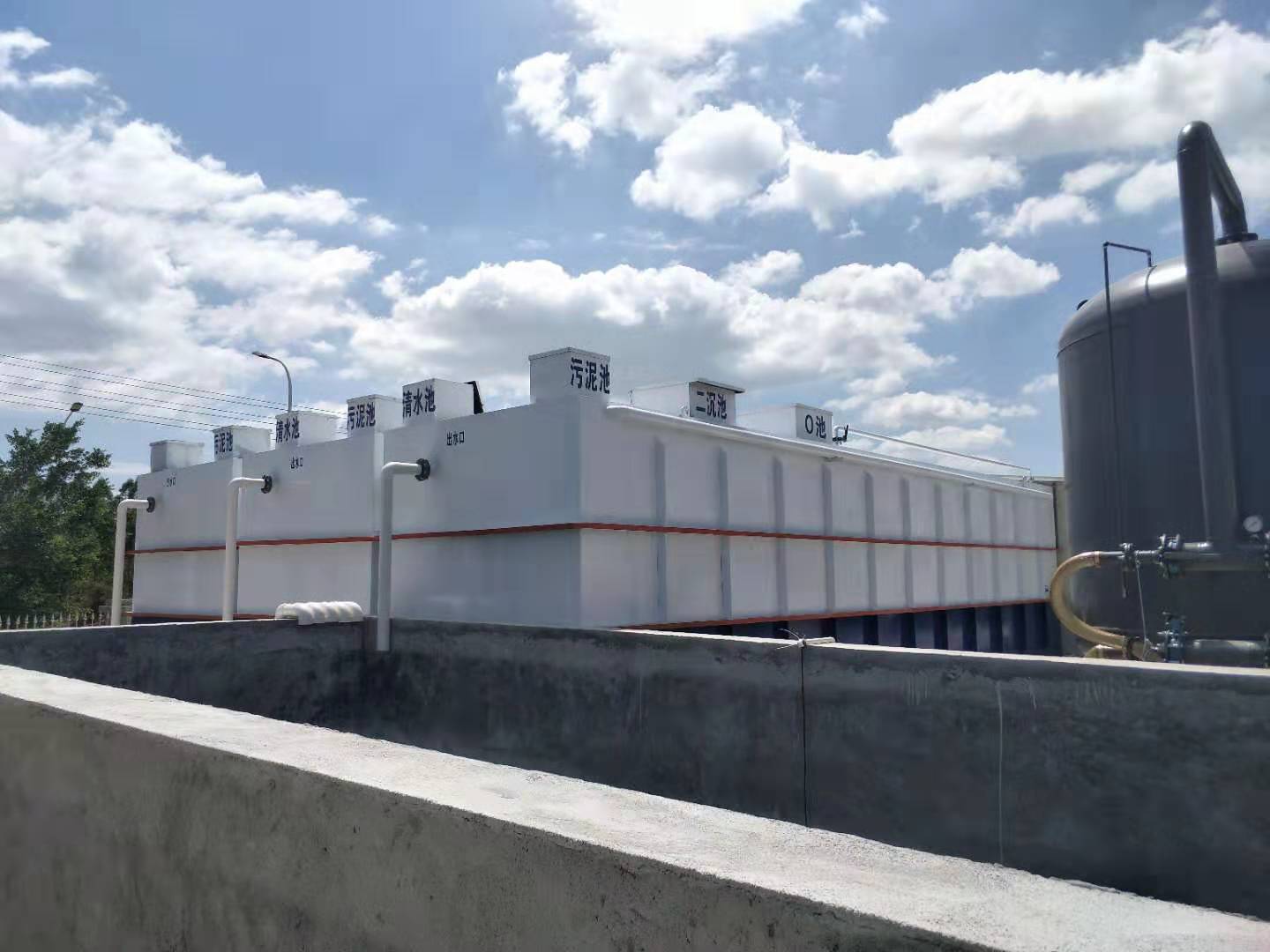 蓝白色一体化现场 (2).jpg