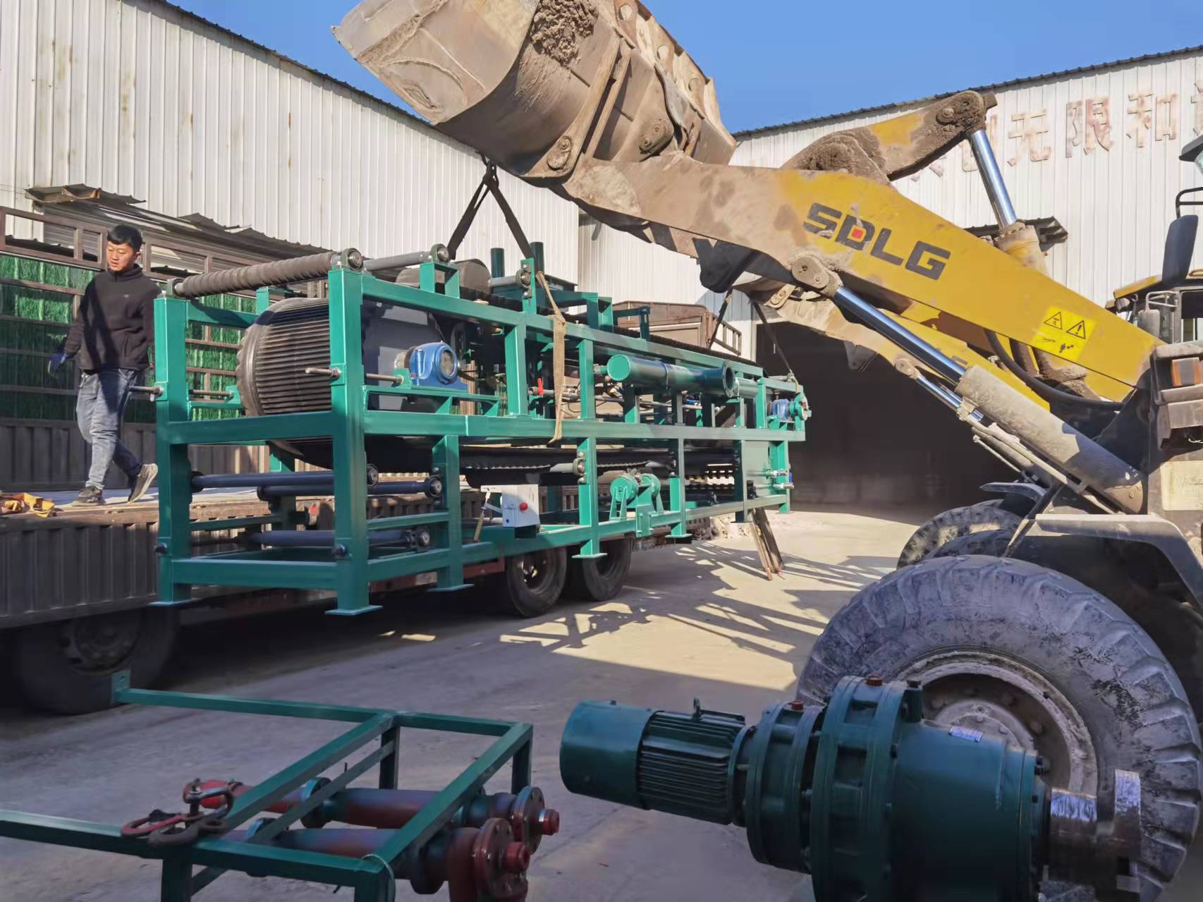 绿色真空过滤机现场 (9).jpg